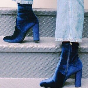 STEVE MADDEN Womens Bdit Blue Velvet Block-Heel Sock Booties Size 7M Ankle Boots